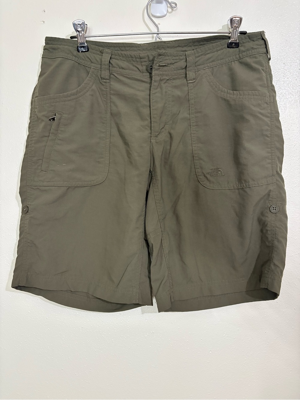 The North Face Womens Athletic Bermuda Shorts Hiking Outdoor 6 in Olive